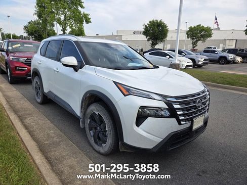 Used 2024 Nissan Rogue SV w/ SV Premium Package AWD/4WD image 2
