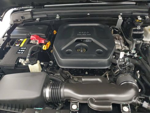 Used 2023 Jeep Wrangler Unlimited Sahara AWD/4WD image 9