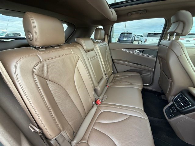 Used 2016 Lincoln MKX Reserve w/ Climate Package FWD image 17