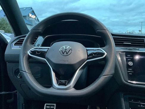 Used 2022 Volkswagen Tiguan SEL R-Line image 19