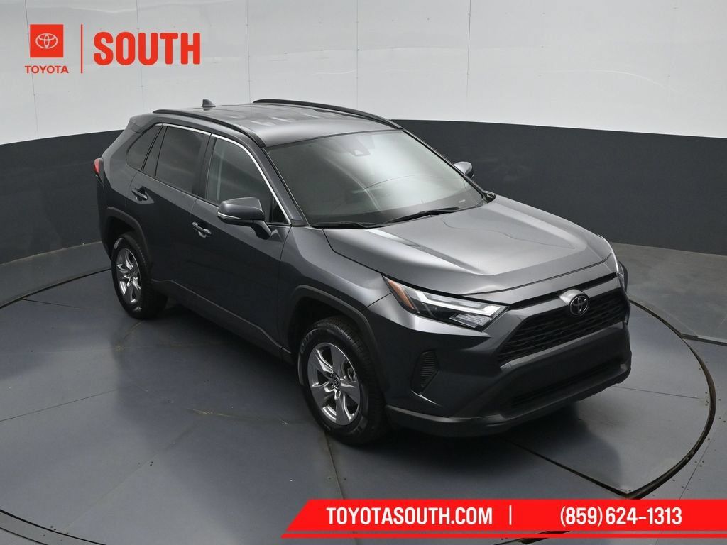 Used 2025 Toyota RAV4 XLE AWD/4WD image 45
