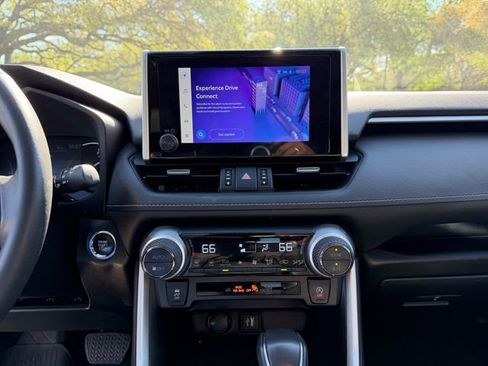 Used 2023 Toyota RAV4 XLE Premium image 12