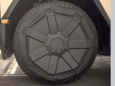 Used 2026 Tesla Cybertruck AWD Crew Cab image 8