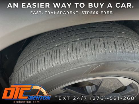 Used 2025 Nissan Rogue SV FWD image 30