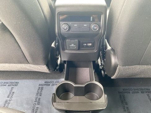 Used 2022 GMC Acadia SLE w/ Driver Convenience Package FWD image 25
