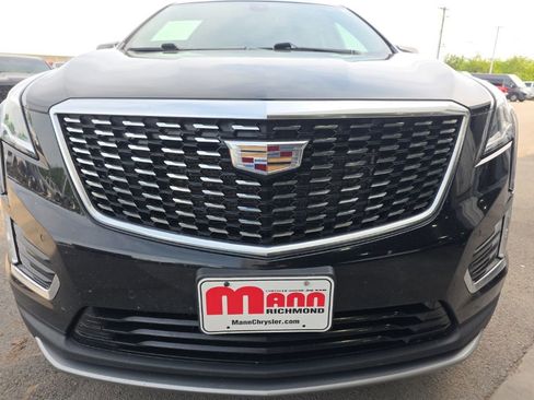 Used 2021 Cadillac XT5 Premium Luxury AWD/4WD image 2