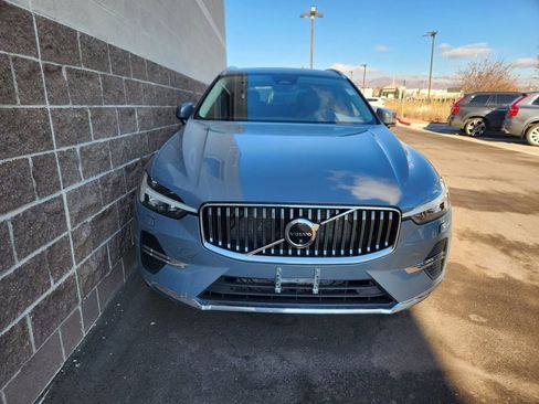 Used 2023 Volvo XC60 B5 Plus image 2