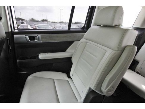 Used 2025 Hyundai Santa Fe Calligraphy FWD image 9