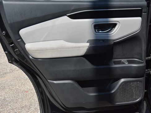 Used 2023 Honda Pilot LX image 16