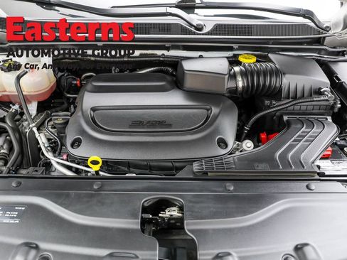 Used 2023 Chrysler Voyager LX image 7