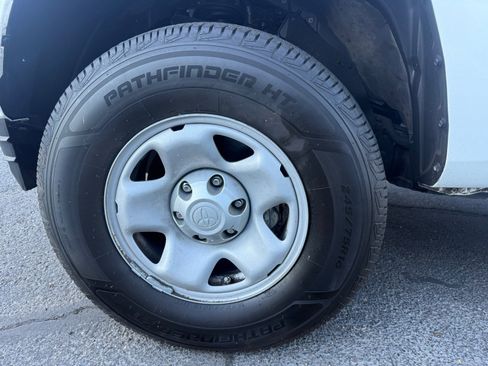 Used 2022 Toyota Tacoma SR image 5