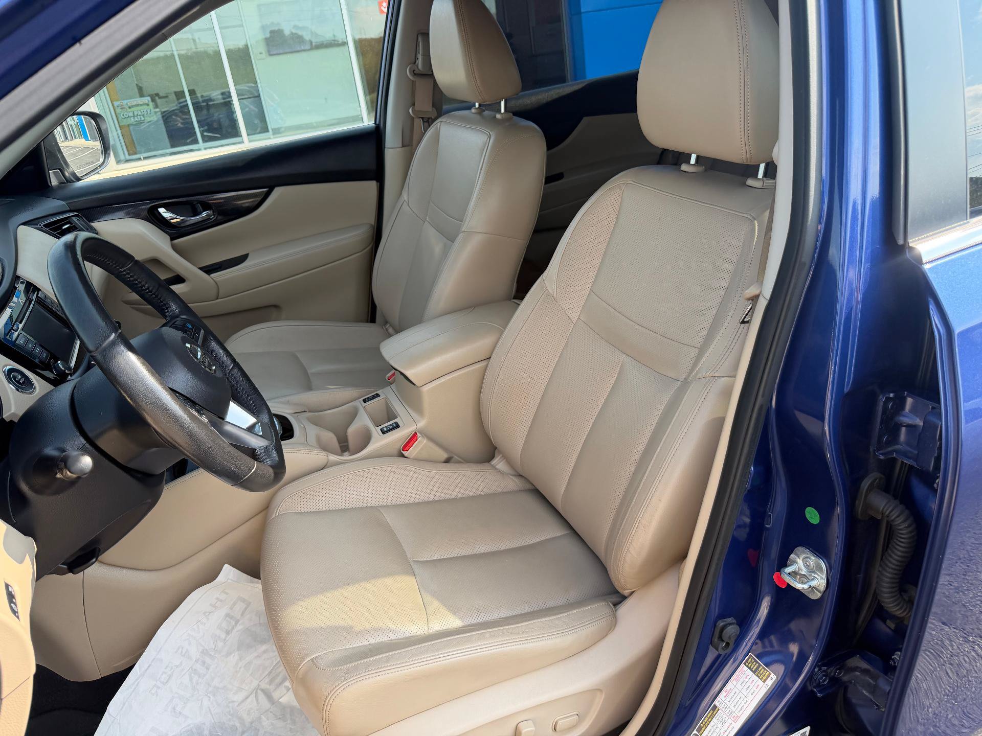 Used 2018 Nissan Rogue SL w/ Premium Package AWD/4WD image 18