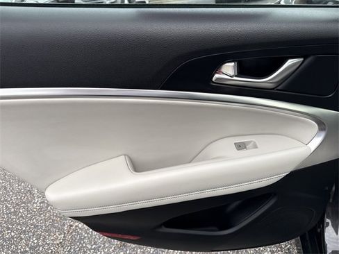 Used 2025 Genesis G70 2.5T image 29