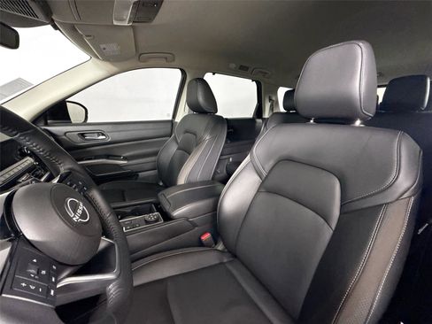 Used 2024 Nissan Pathfinder SL image 15