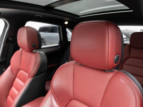 Used 2022 Porsche Macan S image 23