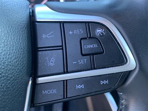 Used 2022 Toyota Highlander XSE image 28