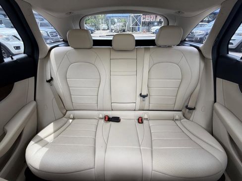 Used 2022 Mercedes-Benz GLC 300 4MATIC w/ Premium Package Lite image 37