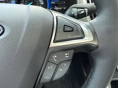Used 2024 Ford Edge Titanium AWD/4WD image 18