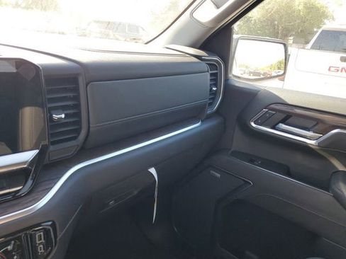 New 2026 GMC Sierra 1500 SLT image 28