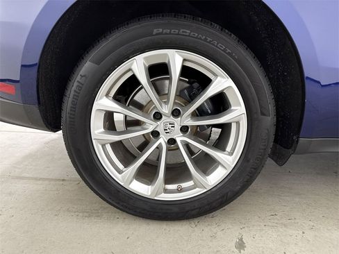 Certified 2023 Porsche Macan image 16