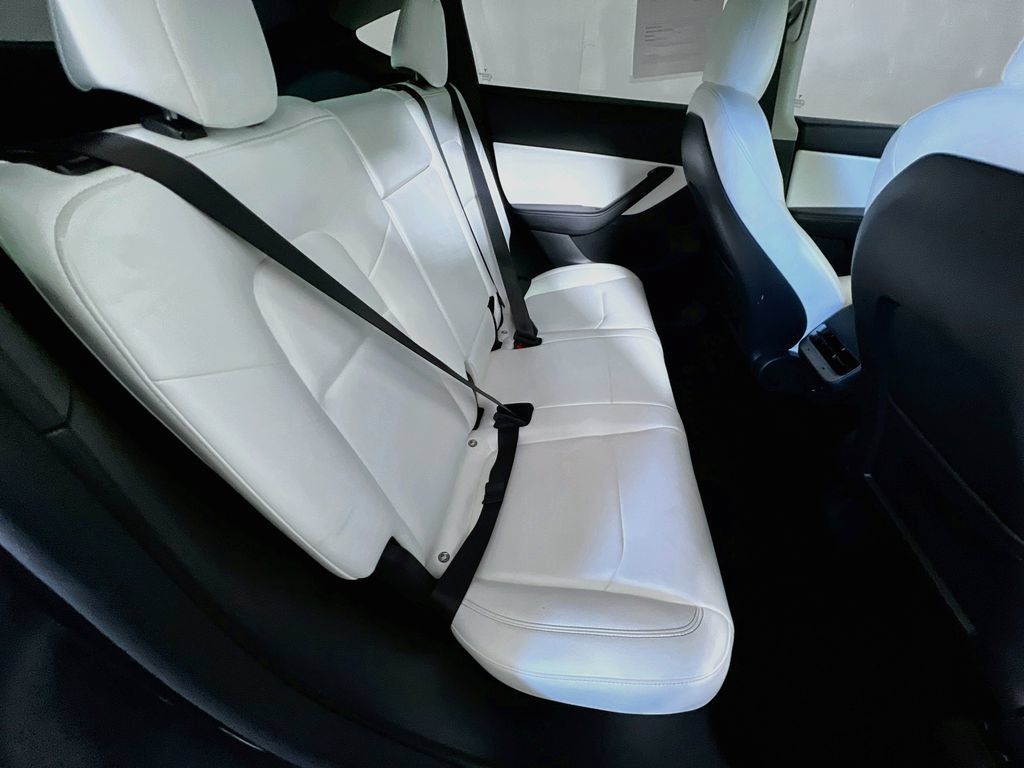 Used 2022 Tesla Model Y Performance AWD/4WD image 23