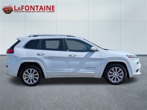 Used 2018 Jeep Cherokee Overland image 6