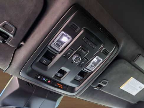 Used 2024 Cadillac Escalade Sport Platinum w/ Heavy-Duty Trailer Package AWD/4WD image 21