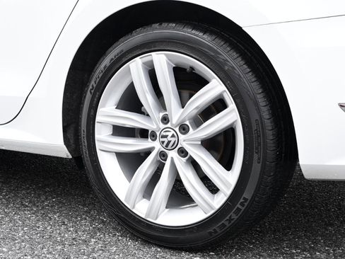 Used 2019 Volkswagen Passat 2.0T Wolfsburg w/ Wheels & Sunroof Package image 34