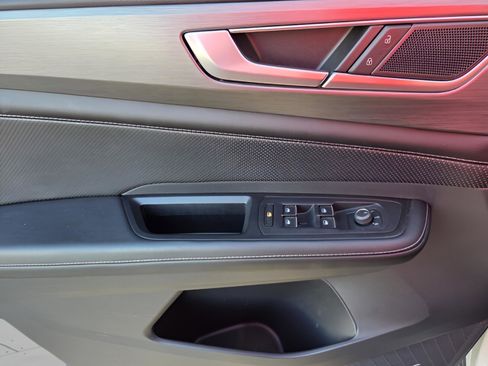 Used 2024 Volkswagen Atlas Cross Sport SE image 14