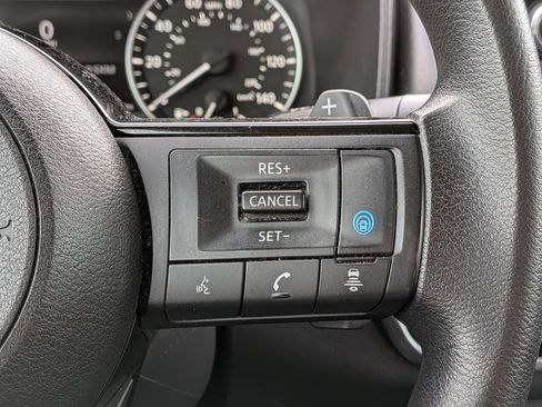 Used 2022 Nissan Rogue SV AWD/4WD image 16