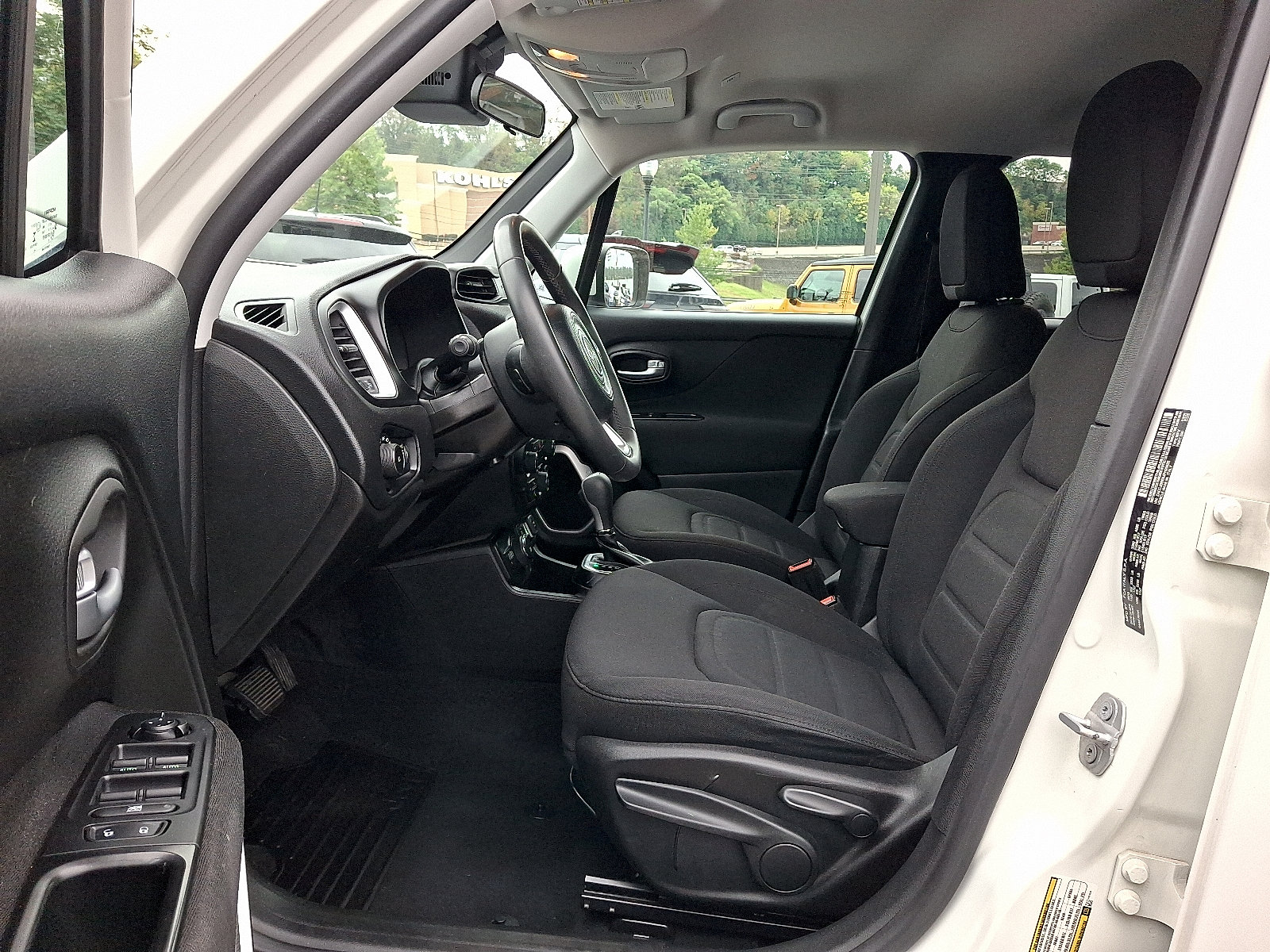 Certified 2018 Jeep Renegade Latitude AWD/4WD image 13