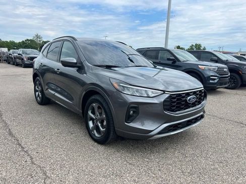 Certified 2023 Ford Escape ST-Line Select w/ Tech Pack #2 AWD/4WD image 3