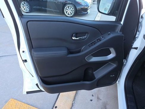 Used 2024 Nissan Frontier SL w/ Technology Package image 11