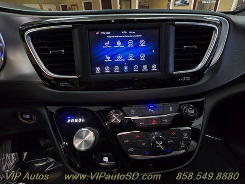 Used 2019 Chrysler Pacifica Touring-L w/ S Appearance Package FWD image 29