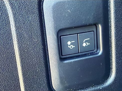 Used 2024 Land Rover Defender 110 S image 13