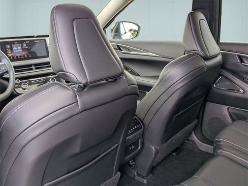 Certified 2025 INFINITI QX60 Luxe image 26