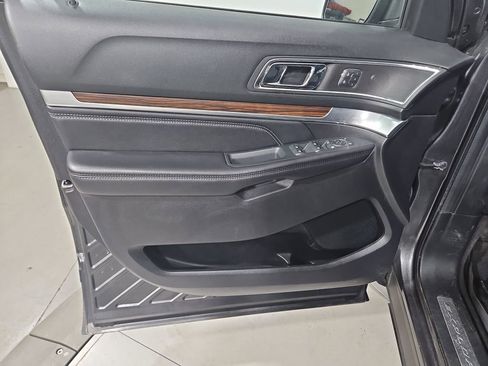 Used 2019 Ford Explorer Limited w/ Class III Trailer Tow Package FWD image 11