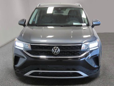 Used 2024 Volkswagen Taos SE FWD image 2