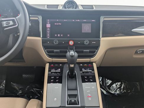 New 2026 Porsche Macan AWD/4WD image 17