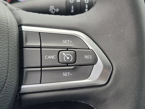 Used 2025 Jeep Compass Latitude w/ Convenience Group AWD/4WD image 22