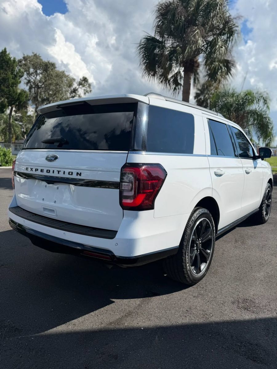 Used 2023 Ford Expedition Limited RWD image 5