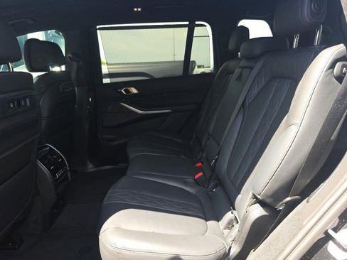 Used 2022 BMW X7 M50i w/ Dynamic Handling Package image 7