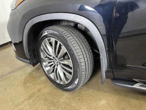 Used 2021 Toyota Highlander Platinum AWD/4WD image 4