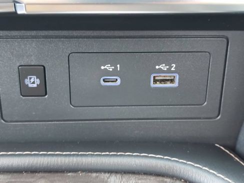 Used 2022 Nissan Armada Platinum w/ Captain's Chairs Package RWD image 17