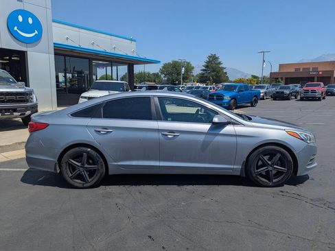 Used 2015 Hyundai Sonata SE w/ Option Group 09 FWD image 2