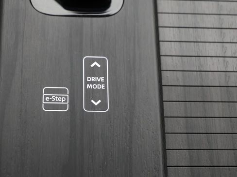 Used 2024 Nissan Ariya AWD image 25