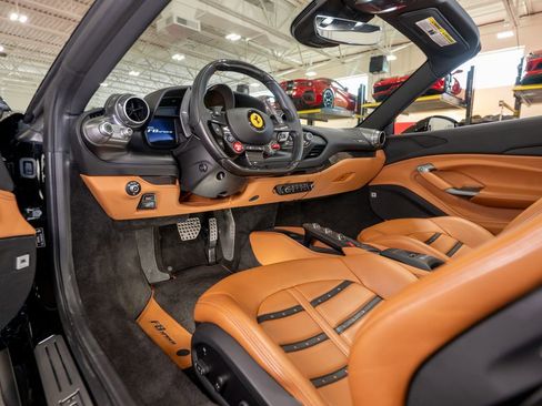 Used 2021 Ferrari F8 Tributo image 15