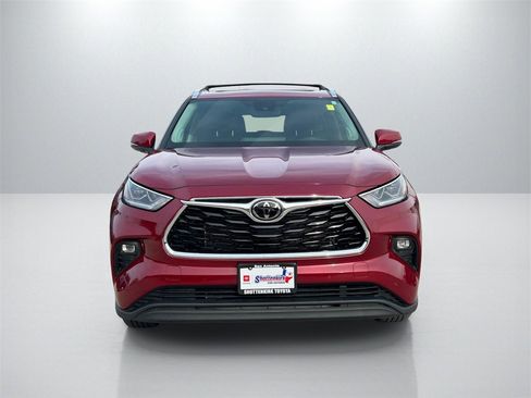 Used 2023 Toyota Highlander Limited image 2