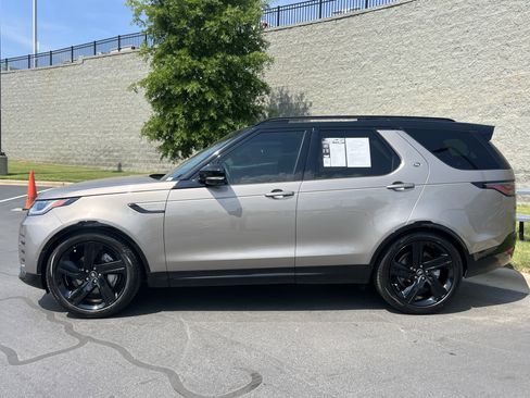 Used 2025 Land Rover Discovery Dynamic SE AWD/4WD image 4