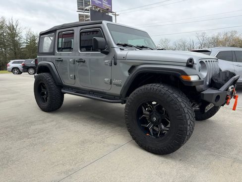 Used 2019 Jeep Wrangler Unlimited Sport image 36